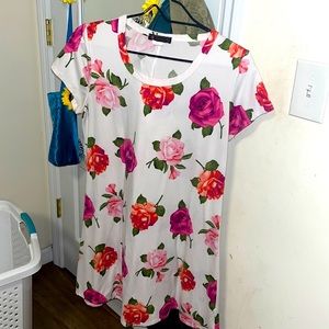 Nice soft floral dress, size m